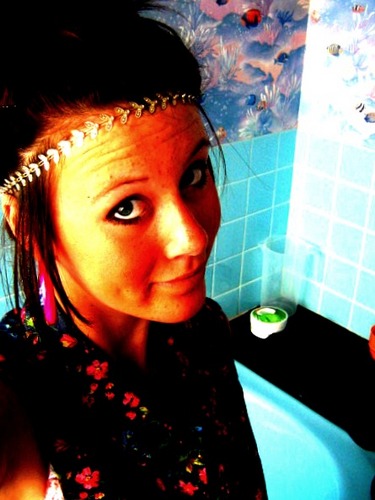 hello,follow me and ill follow you back!
