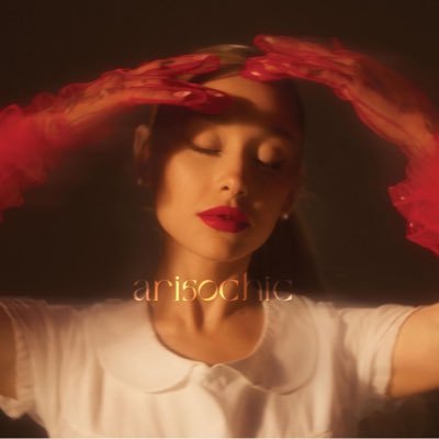 follow @arisochic on all platforms!