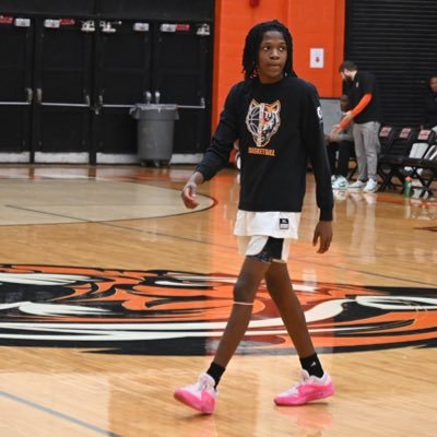 /c/o 27/ 6’4 guard/wing/ Benton harbor🐅📍/