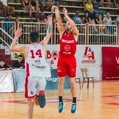 Jugador Profesional de Básquet. Analista en Marketing. Futuro Licenciado en Comercialización.