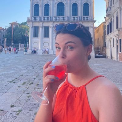 lucybell345's profile picture. English grad @jesuscollegecam • happiest on a horse • Sunderland / London