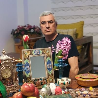 پرسپولیسی خفن، عاشق همسر و بچه هام 😍
سیاسی نیستم، فقط جوابگوی توئیت خودم هستم، نظرات بقیه به من ربطی نداره