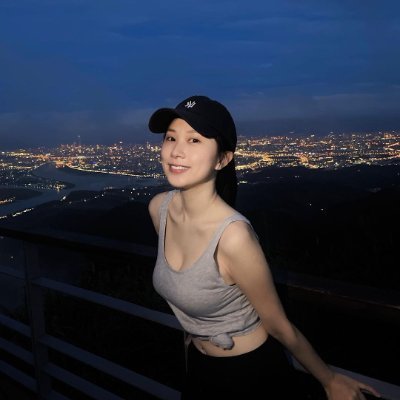 linda951753Q4's profile picture. Share your life and make friends on Twitter