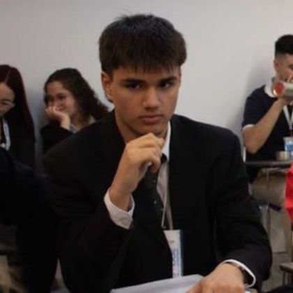 Estudiante liberal luchando por el progreso en Argentina. 🇦🇷