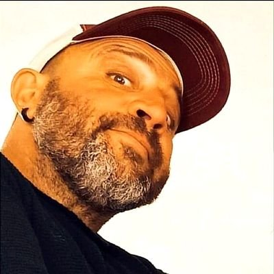 mumugonzalez2's profile picture. libros,rock  and roll..
y la escuela de la calle..
militante social.
la solidaridad como bandera..