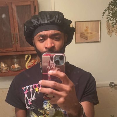 LloydBreezy_'s profile picture. 