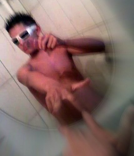 iae_victor's profile picture. voce nao pode me mudar mt menos me educar  _l_