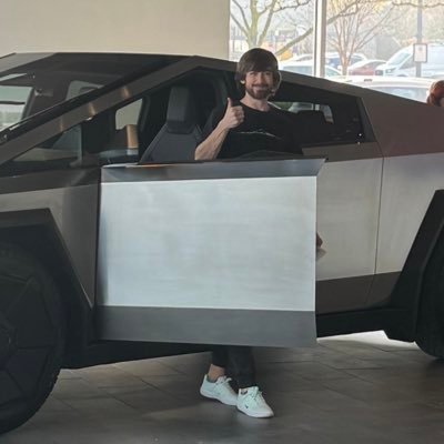 AVictor35's profile picture. TA @Tesla⚡️ M3P owner 🏁