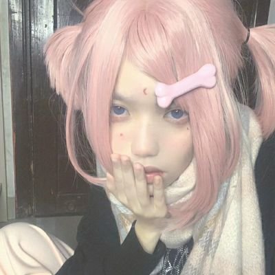 03年，男孩子，喜欢jk lolita 和瑟瑟的东西。