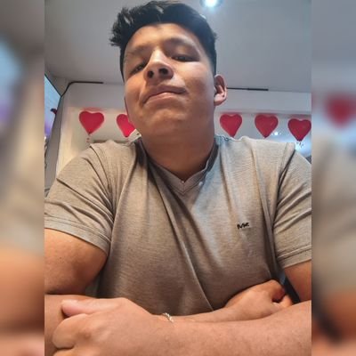 Joven de 22 años, bisexual y apasionado. Explorando deseos sin límites. Cruising, seducción y más. Contenido exclusivo +18. ¡Descubre conmigo!