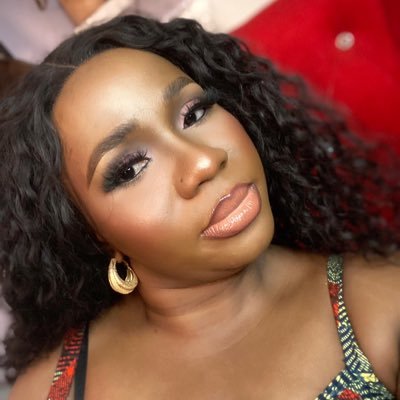 Makeup artist, MOM, WIFE, Bigi lover 🍲 Questionnaire. Relatable tweets 👌 DM for ads and promotions. Backup @its_yhettyqueen