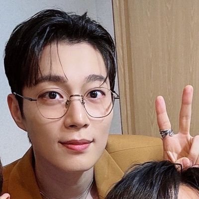 Light, Jester
I love Highlight, Yong Junhyung, Jang Hyunseung, Super Junior and BTOB
Hyuna God is my queen
Ah, I'm a WangXian and Yizhan simp now