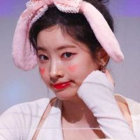 π (@strwbrxi) 's Twitter Profile