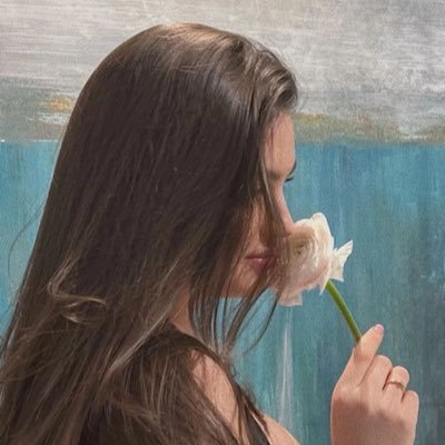 لم تكن الأشياء دومًا رقيقة كما أحب .. أنا من منحت الرقة لكل شيء يخصني ..💕 مصورة ومونتجة