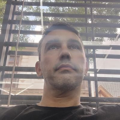 a toda velocidad...
en la ruta del oído y el olfato...
degustando la vista y el tacto.
ig. @emilianosarba