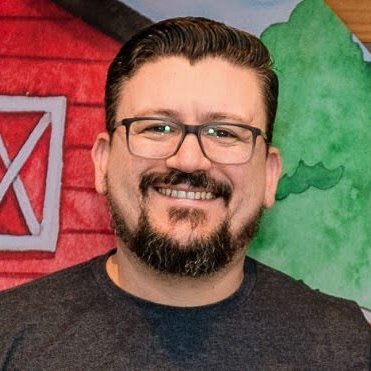 Cristão, conservador, filho, pai, avô, marido, mestre, professor, escritor, nerd, pythonista, leitor voraz, amante de bons filmes, séries e música.