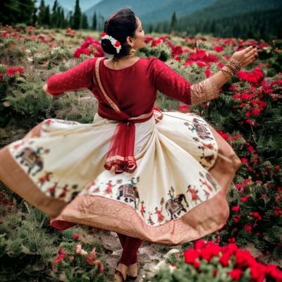 Kathak dancer ....Love eating... singing... gardening... traveling.......😊😊