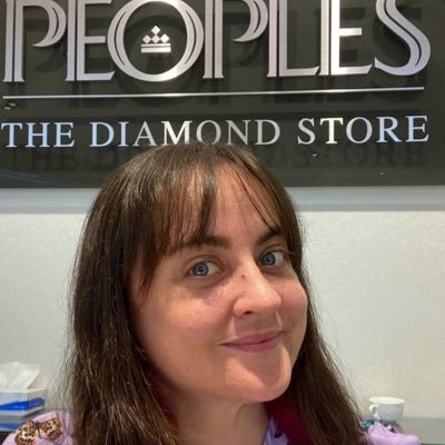 💎 People’s Jewelers Store Manager 💎 Here to help you find the perfect gift for your loved ones, or yourself 🤩