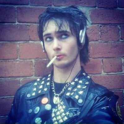 🇬🇧🇮🇹 #alternativemodel #punk #gamer #drummer #qualifiedchef #plantdad #taken