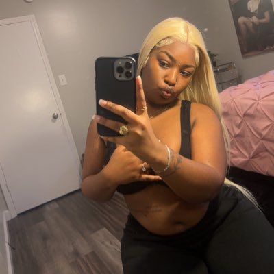 dannyevette22's profile picture. d.annye •444• protected