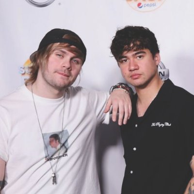 — safe place for @Michael5SOS 🎸 and @Calum5SOS 🌟 stans (not a ship account) || acc run by @likemikesvapor & @surfsupleo