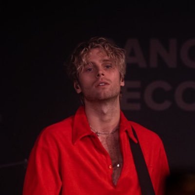 przelew na rachunek sumienia //2000’s baby // she/her // fan account