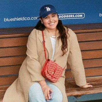 i'm a lot cooler irl. | #LetsGoDodgers ⚾️💙 💌:dianakmir@gmail.com | 👩🏻‍💻: @malbongolf