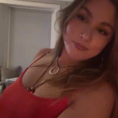 EllaKennedyx's profile picture. she/her