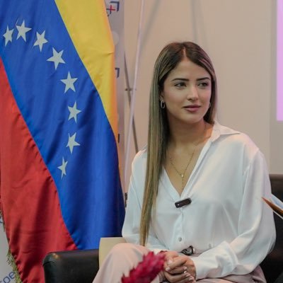 Hay que endurecerse sin perder jamás la ternura. El Ché.🐍 Presidenta de Marca País Venezuela. Jefa del 3er Vértice ¡Vamos a Divertirnos! Misión Venezuela Joven