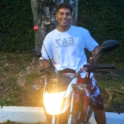 donapachito's profile picture. Canto um pouco nas horas vagas, me liga só se for pra falar de dinheiro