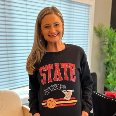 Mom. Wife. Diehard Cyclone Fan. Lover of the exclamation point! I’ll have an unoaked Chardonnay please! 💁‍♀️