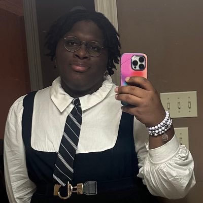 Sammi 🤷🏾‍♀️.THEY/SHE 🏳️‍🌈🏳️‍⚧️✊🏾. lvl 26 .Live your best life for yourself. QUEERDO BLERD. Gaymer. Sapphic Storyteller.$Envyjay