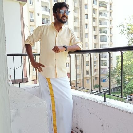 Accountant , சிரிப்பை விரும்புபவன், சிரிக்க வைக்க முயற்சி செய்பவன். எல்லாருக்கும் நண்பன். என் கொள்கை எனக்கு மட்டுமானது.
#AKfan
#RCBian