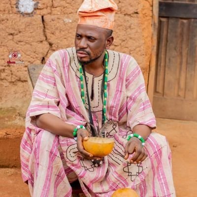 I'm a conservative Yoruba man (Ronu). 
I'm a polygamist, a local farmer, and a hunter. 
I like amala with ewedu and gbegiri.
Iwọ na nkọ?🫵