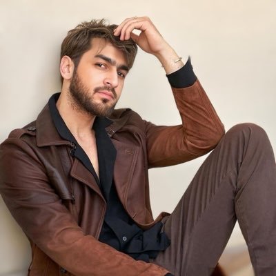 brouf_'s profile picture. Strong, quite type. don't compare Twitter with reality. You have tons of followers doesn't mean they are many people out there supporting you.