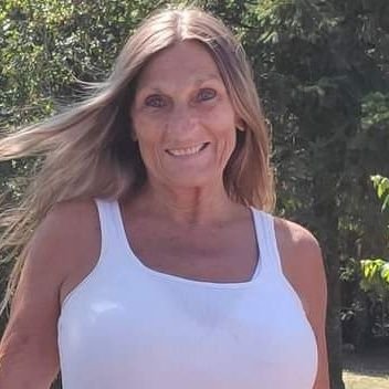 debbysaund718's profile picture. happy