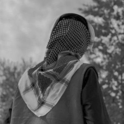 مُر مرور الكرام ، لا يسرك مديح ولا يضرك ملام ..
