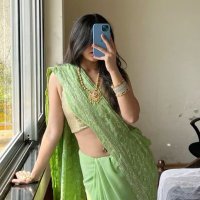 iphone Wali Girl(@iphoneWaliLadki) 's Twitter Profile Photo