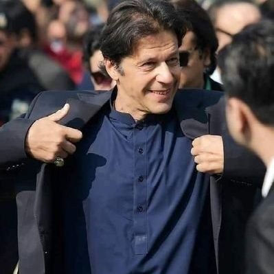 جن لوگوں نے عمران خان کی تصویر پروفائل پر لگائی ہے وہ لازمی فالوں کریں۔۔
خان صاحب کی محبت میں انہیں فالوں بھی کیا جائے گا اور ری پوسٹ بھی۔۔
فالوں کریں شکریہ