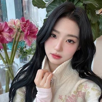 mostly red velvet, tripleS, loona, seventeen, cats and sanrio stuff
|| joy kazuha minji nakyoung hyerin xinyu seeun sumin collector || she/her lesbian