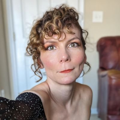 Mom-next-door with some kinky secrets 😈 | Content creator and amateur slut | 40, MYLF, multi-orgasmic, will ride you under the table 🔞