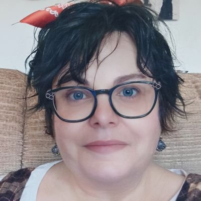 ND Embroiderer, cat lover, book lover. Hobbies include muting GC/TERFs, feeling angry with Tories and advocating for my ND children.  she/her 🌈🌞