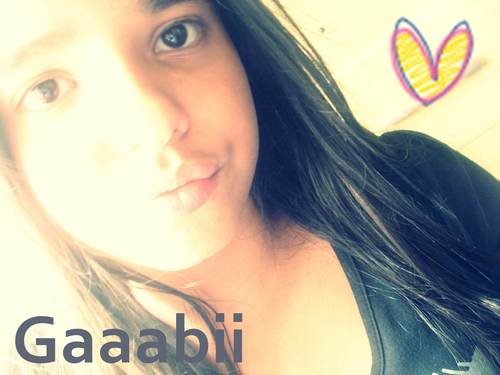 α αnjinhα ;
cum plαnos mαlignos !-'
- α meninα do bem
que prαticα o mαl {66
- α gαrotα que te conhece
α mulher que te enlouquece '
SEEGUE ;*  ?