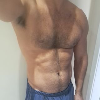 ATIVO, 40ão papai, peludo, pau grosso (salame italiano), comedor de cu, apaixonado por caras e garotos passivos bundudos de cu apertado
DM para maior interação.