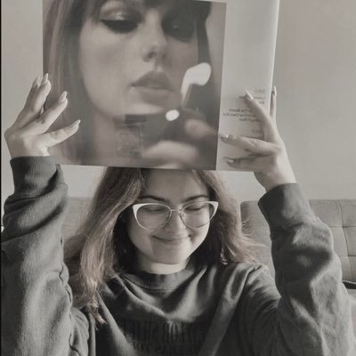 : 🌙 : ┊ ⋆ ⊱ Writer at the tortured poets department ⊰ ⋆ | ➸ Ela / She ⋆ 22y ⋆ ⚢ ⋆ BR 🇧🇷 ⋆ Eras Tour Rio N1, N2 & N3 ✨