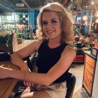 Shaffof panties orqali mushuklarning fotosuratlari