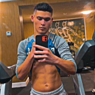 Antonio_Toro17's profile picture. I do track and field I am a athletic person 
🇵🇷
♋️ 
16
2026🎓🎓🎓🎓