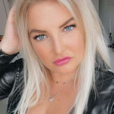 bin die kleine promo fotze von @GoddessKathari. https://t.co/XjLx61e93w