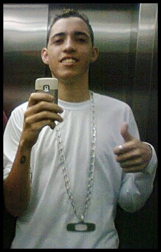 • eu sou um gαroto como todos os outros,
só estou vivendo diαs iguαis, de mαneirαs diferentes !