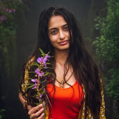 Creating an ecoconscious dharmic world • Kashi, Vedic rituals & Annadanam • 9+ years digital nomad • I break all stereotypes • जय माँ तारा 🌺🕉️ my links 👇🏼